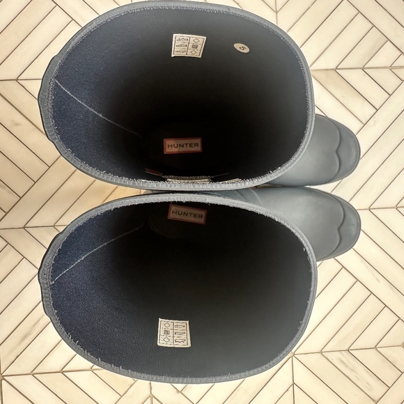 Hunter Navy Rubber Tall Rain Boots, US Size 8 - Picture 8 of 10